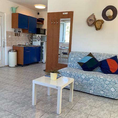 Solenta - Sunny & Bright Apartment Near Beach W Self Checkin Nečujam Eksteriør bilde